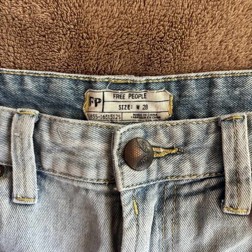 Free People Light Wash Distressed Denim Cut Off Shorts Size 28 - Picture 2 of 10